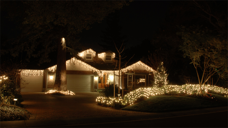 Professional Design Transforms Holiday Lighting Results in Toledo Area